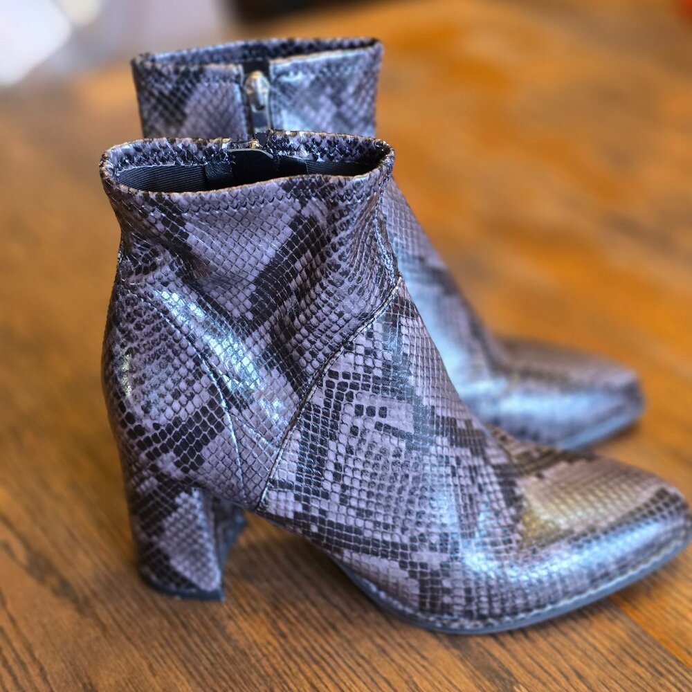 MARC FISHER Women's Dyvine Ankle Boot -size 7.5 - Gray & Black Snakeskin - Picture 6 of 7